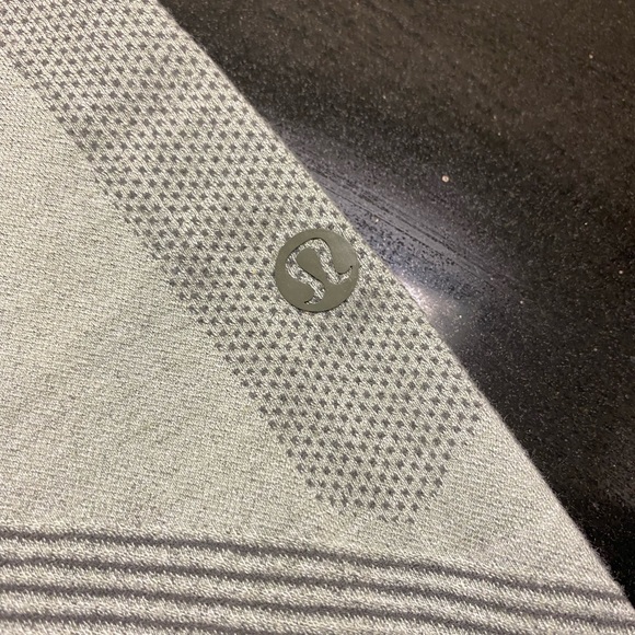 Lululemon Aerial Silk Tight size 4 - Grey Sage - Picture 4 of 5